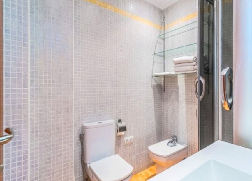 Resale - Apartment - Middle Floor Apartment - Estepona - Estepona Centro