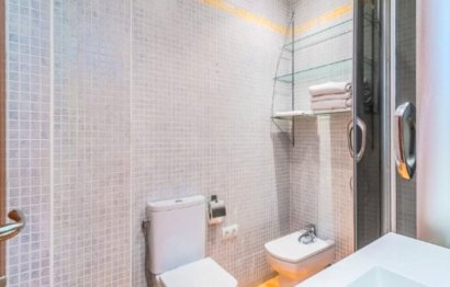 Resale - Apartment - Middle Floor Apartment - Estepona - Estepona Centro