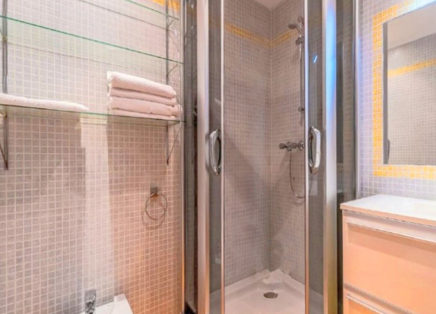 Resale - Apartment - Middle Floor Apartment - Estepona - Estepona Centro