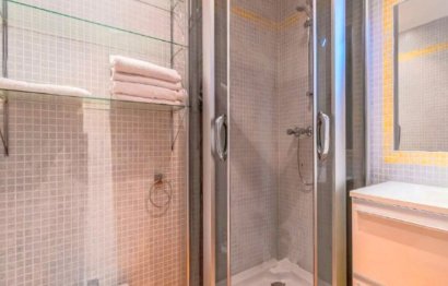 Resale - Apartment - Middle Floor Apartment - Estepona - Estepona Centro