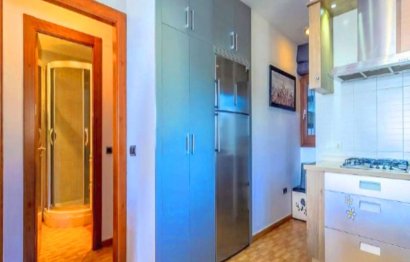 Resale - Apartment - Middle Floor Apartment - Estepona - Estepona Centro