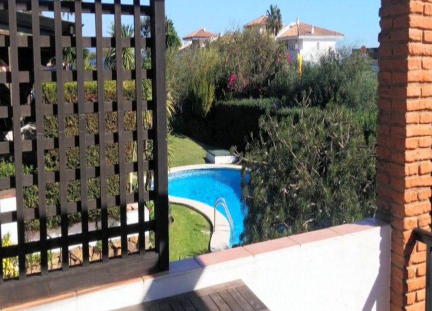 Resale - Apartment - Middle Floor Apartment - Estepona - Estepona Centro