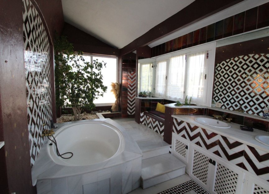 Resale - House - Detached Villa - Estepona - New Golden Mile