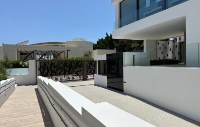 Resale - House - Semi-Detached House - Marbella - Nueva Andalucia