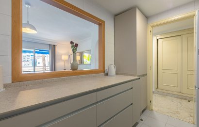 Resale - Apartment - Middle Floor Apartment - Marbella - Puerto Banús