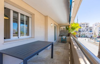 Resale - Apartment - Middle Floor Apartment - Marbella - Puerto Banús