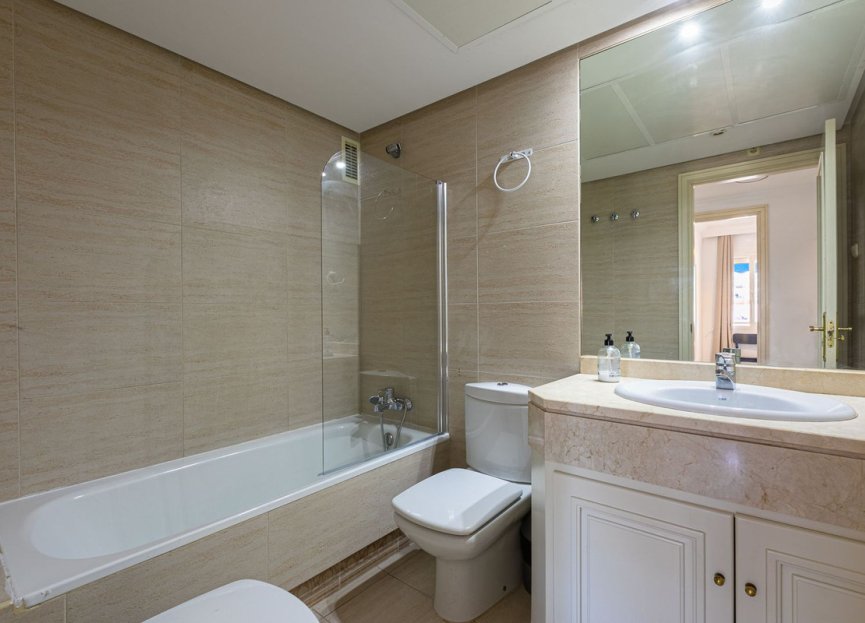 Resale - Apartment - Middle Floor Apartment - Marbella - Puerto Banús