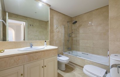 Resale - Apartment - Middle Floor Apartment - Marbella - Puerto Banús