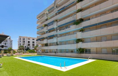 Resale - Apartment - Middle Floor Apartment - Marbella - Puerto Banús