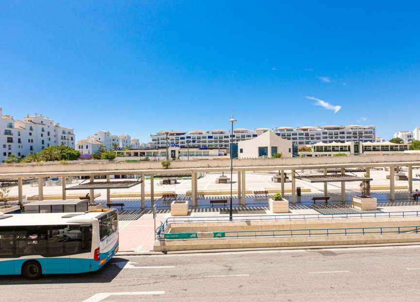 Resale - Apartment - Middle Floor Apartment - Marbella - Puerto Banús