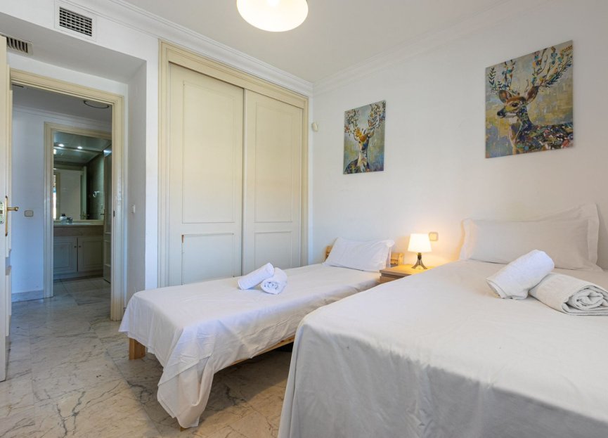 Resale - Apartment - Middle Floor Apartment - Marbella - Puerto Banús