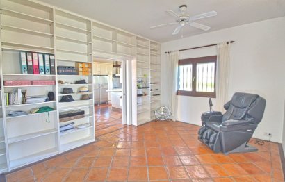 Resale - House - Finca - Cortijo - Estepona - Estepona Centro