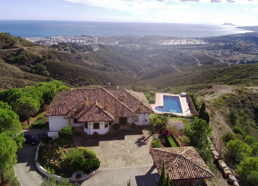Resale - House - Finca - Cortijo - Estepona - Estepona Centro