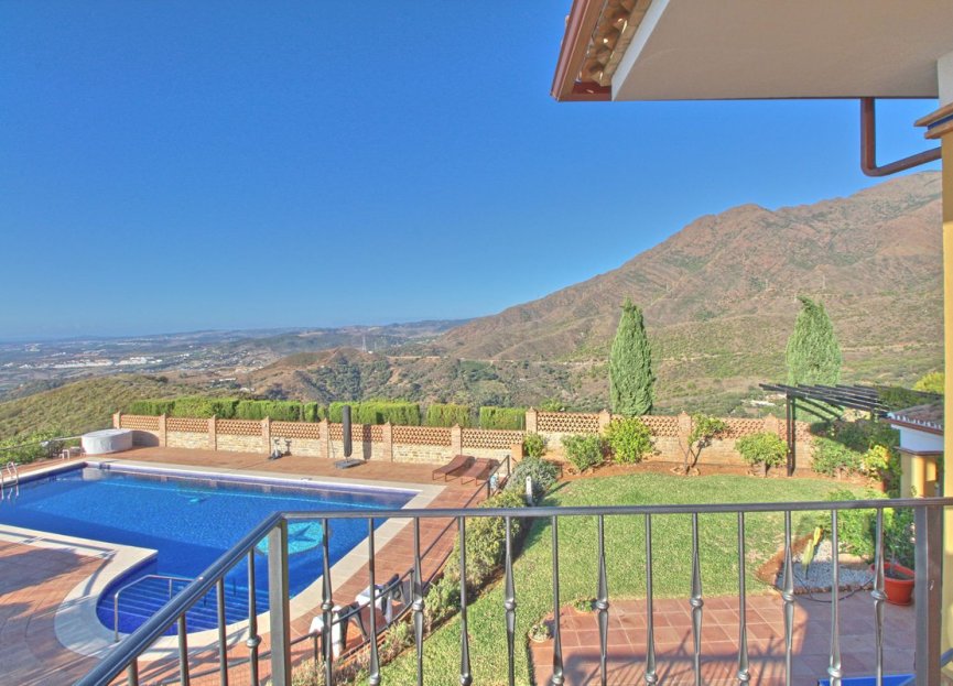 Resale - House - Finca - Cortijo - Estepona - Estepona Centro