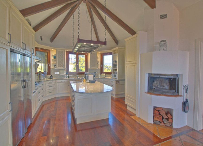 Resale - House - Finca - Cortijo - Estepona - Estepona Centro