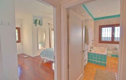 Resale - House - Finca - Cortijo - Estepona - Estepona Centro