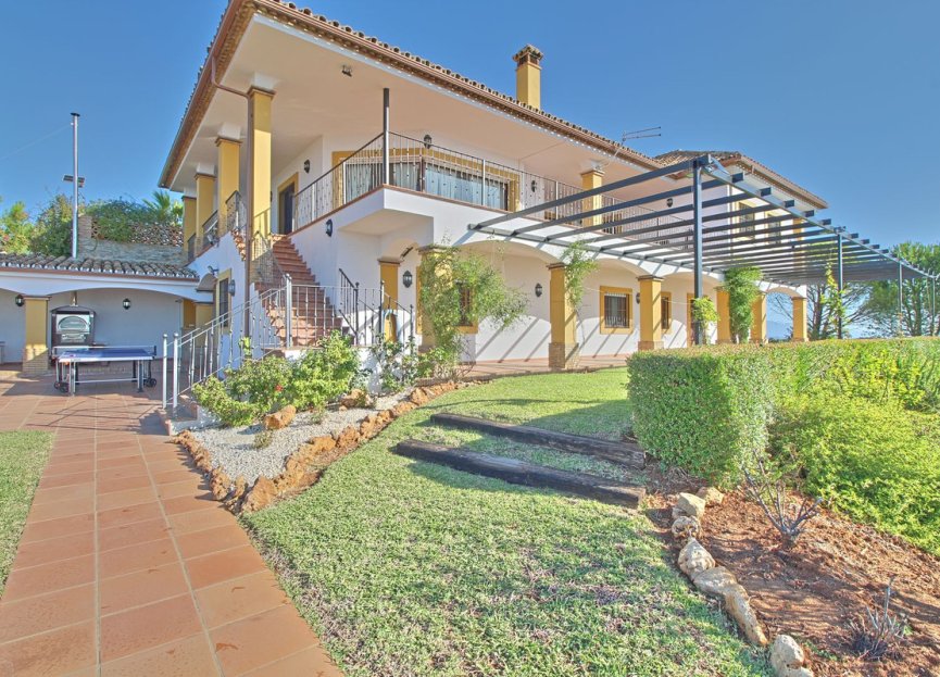 Resale - House - Finca - Cortijo - Estepona - Estepona Centro