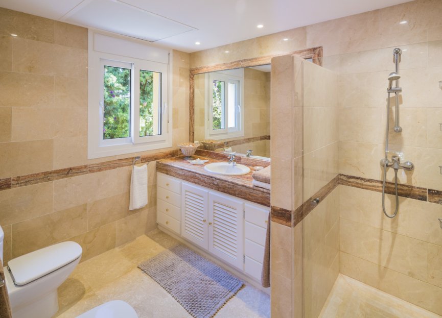 Resale - House - Detached Villa - Marbella - Elviria