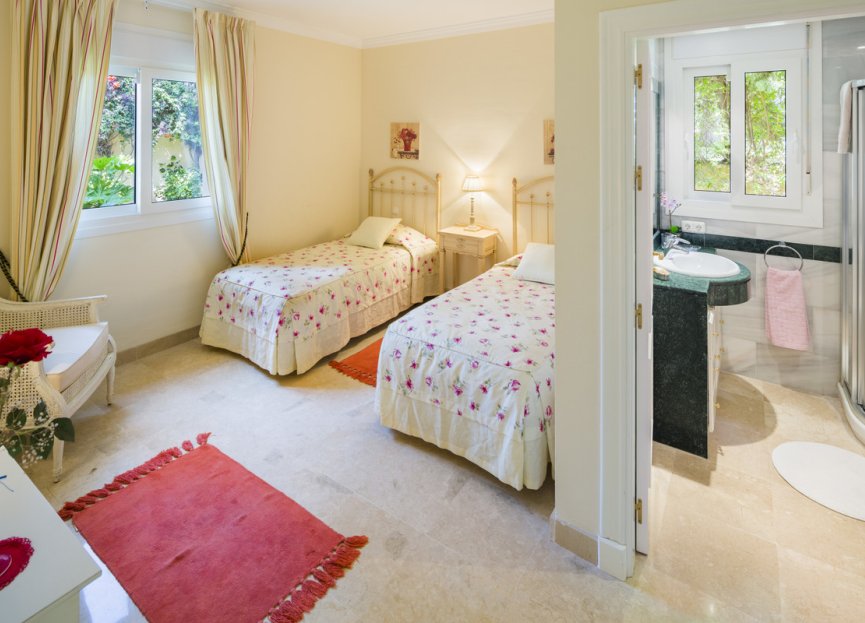 Resale - House - Detached Villa - Marbella - Elviria