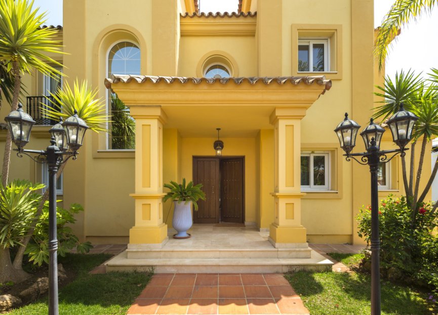 Resale - House - Detached Villa - Marbella - Elviria