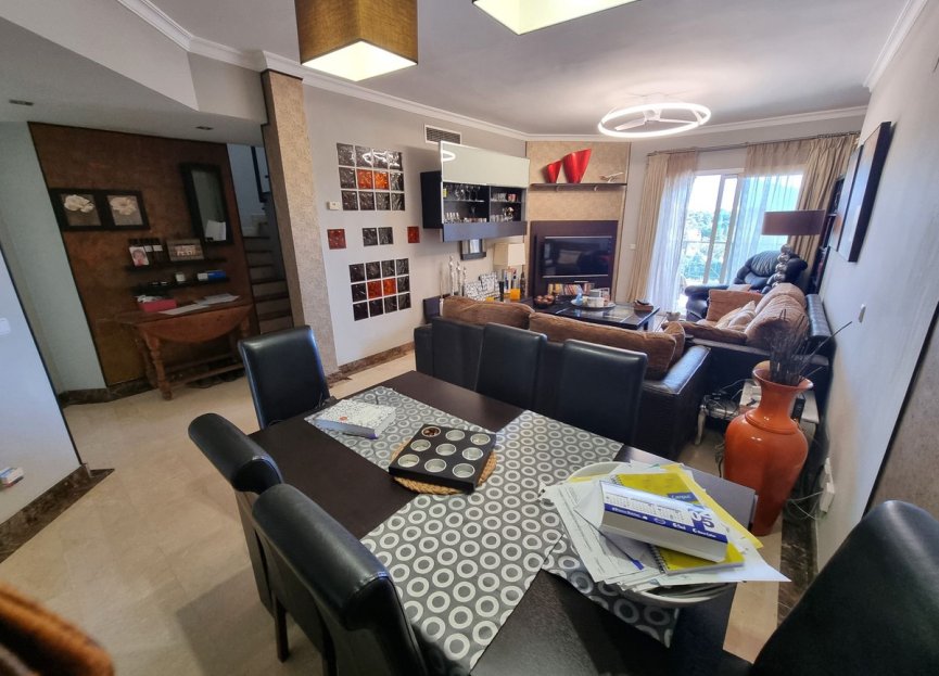 Resale - Apartment - Top Floor Apartment - Estepona - Estepona Centro