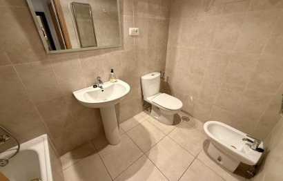 Resale - Apartment - Middle Floor Apartment - Marbella - La Campana