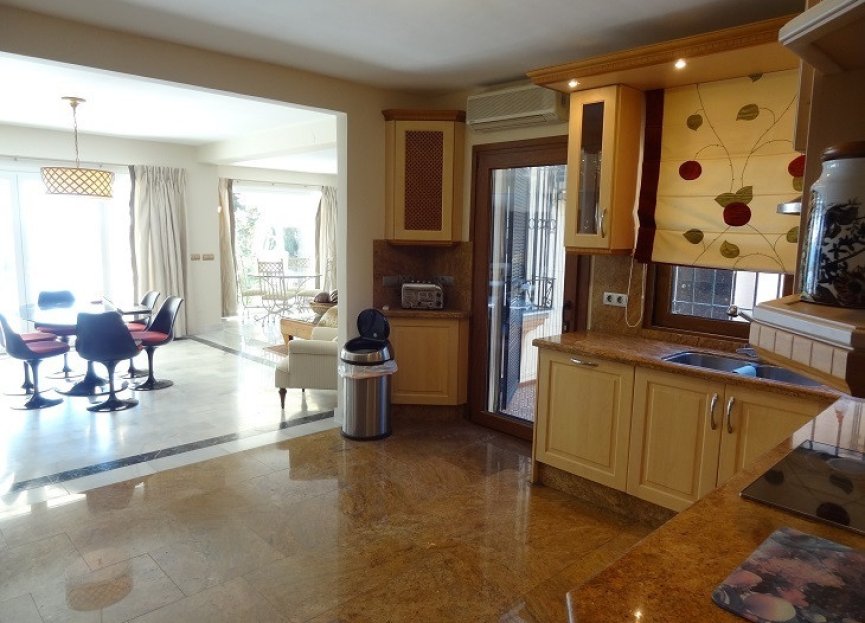 Reventa - House - Detached Villa - Estepona - Estepona Centro