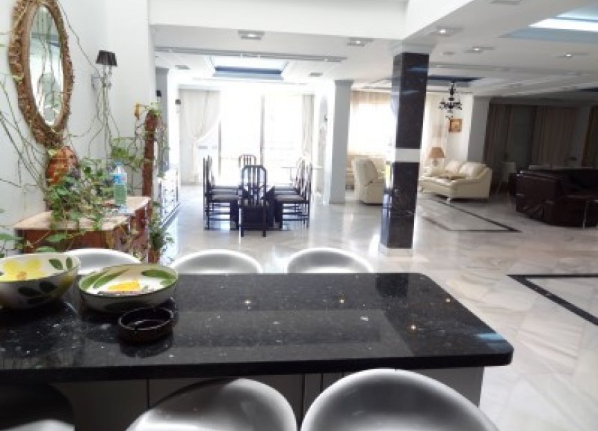 Resale - Ground floor apartment - Marbella - Puerto Banús
