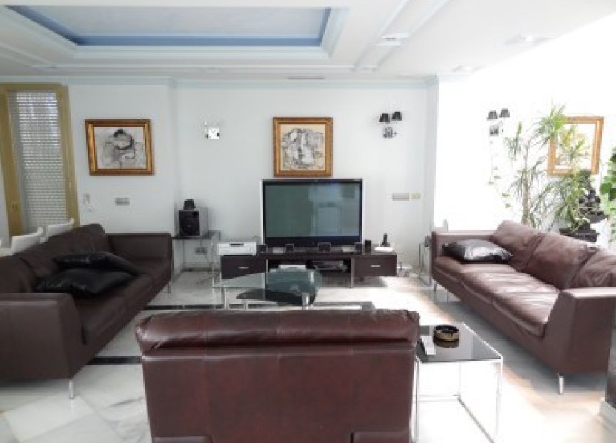Resale - Ground floor apartment - Marbella - Puerto Banús