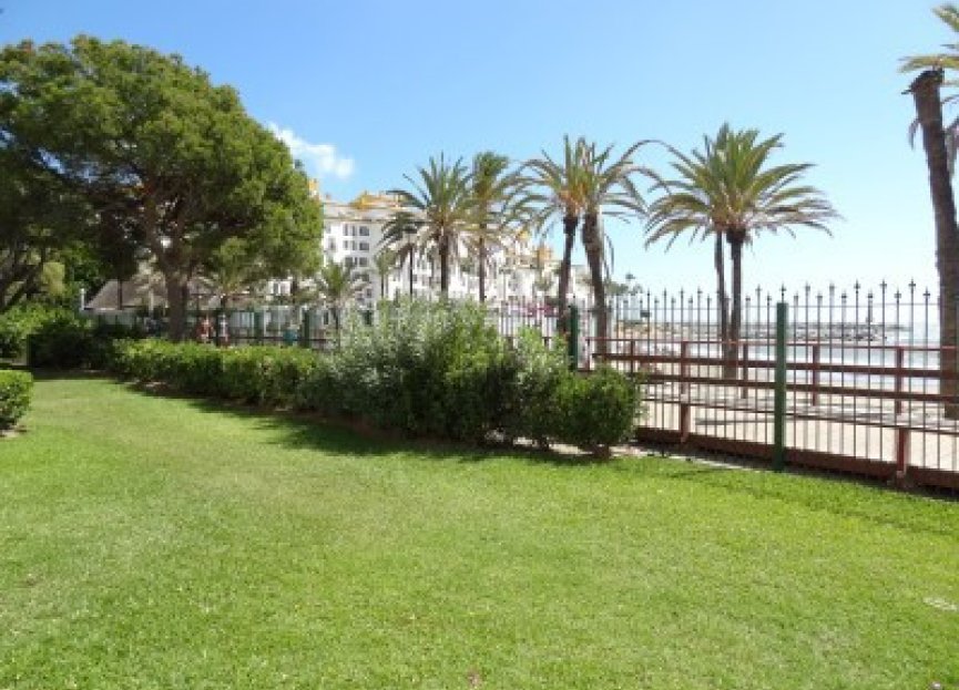 Resale - Ground floor apartment - Marbella - Puerto Banús