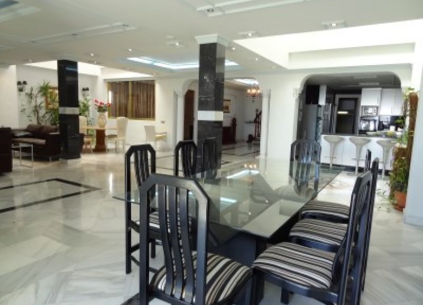 Resale - Ground floor apartment - Marbella - Puerto Banús