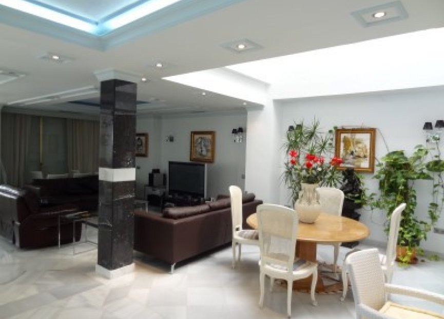 Resale - Ground floor apartment - Marbella - Puerto Banús