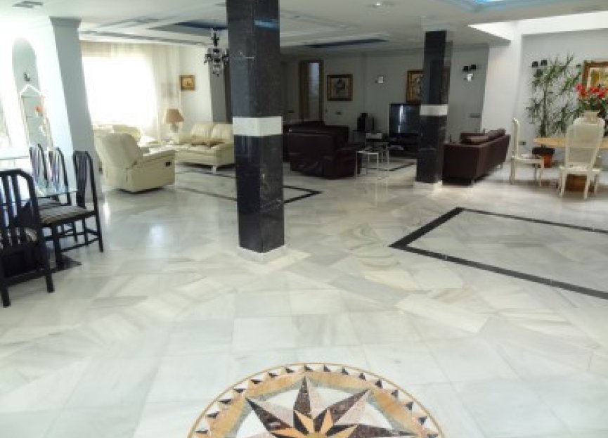 Resale - Ground floor apartment - Marbella - Puerto Banús