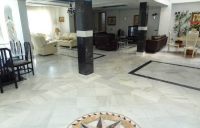 Resale - Ground floor apartment - Marbella - Puerto Banús