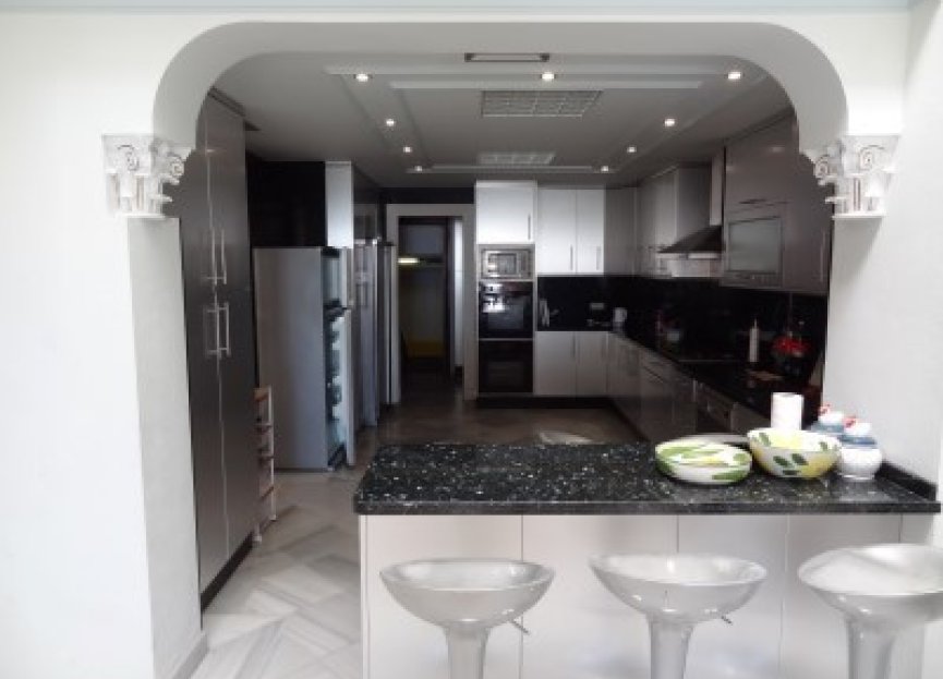 Resale - Ground floor apartment - Marbella - Puerto Banús