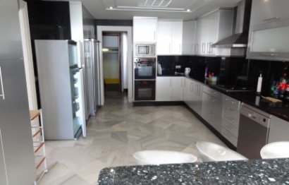 Resale - Ground floor apartment - Marbella - Puerto Banús