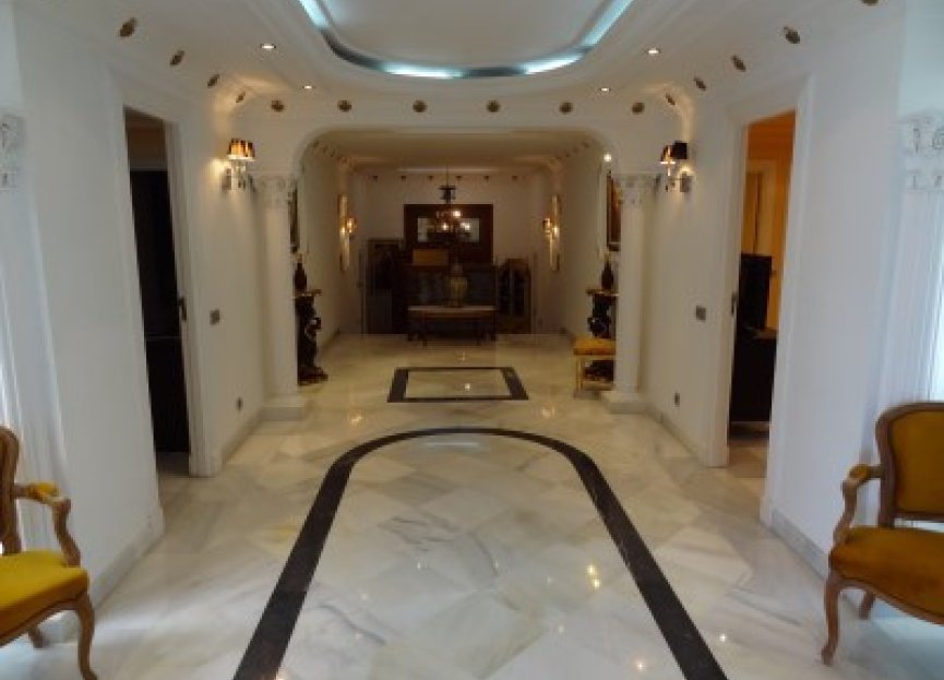 Resale - Ground floor apartment - Marbella - Puerto Banús