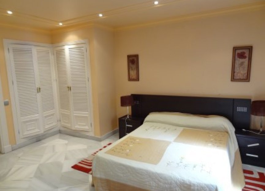 Resale - Ground floor apartment - Marbella - Puerto Banús