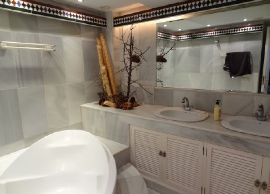 Resale - Ground floor apartment - Marbella - Puerto Banús