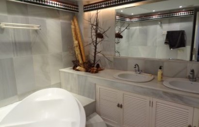 Resale - Ground floor apartment - Marbella - Puerto Banús