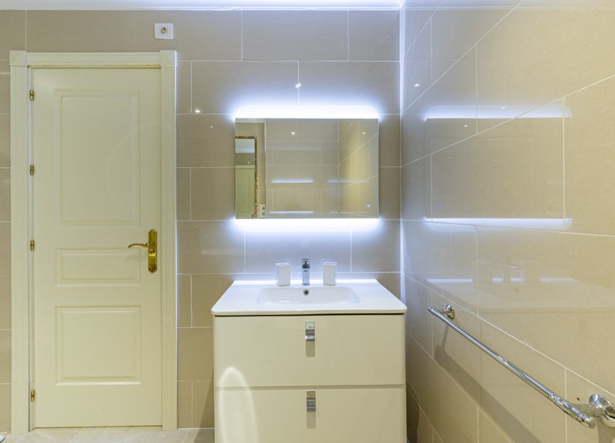 Resale - Apartment - Middle Floor Apartment - Estepona - Estepona Centro