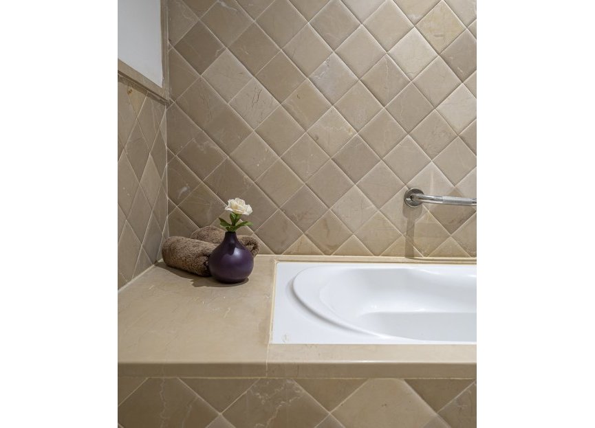 Resale - Apartment - Middle Floor Apartment - Estepona - Estepona Centro