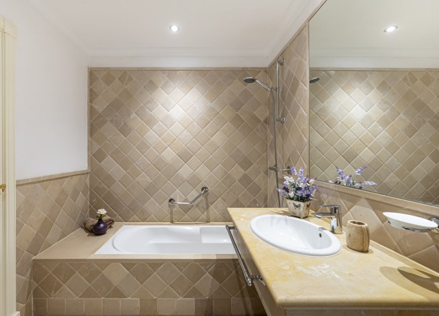 Resale - Apartment - Middle Floor Apartment - Estepona - Estepona Centro