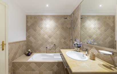 Resale - Apartment - Middle Floor Apartment - Estepona - Estepona Centro