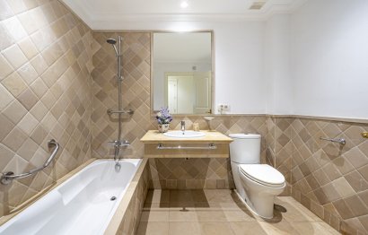 Resale - Apartment - Middle Floor Apartment - Estepona - Estepona Centro