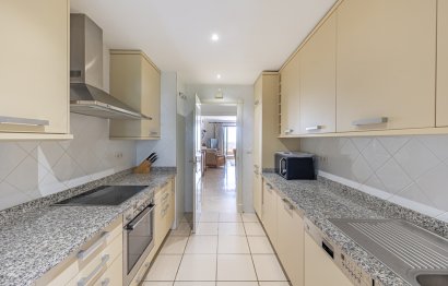 Resale - Apartment - Middle Floor Apartment - Estepona - Estepona Centro