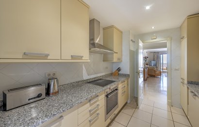 Resale - Apartment - Middle Floor Apartment - Estepona - Estepona Centro