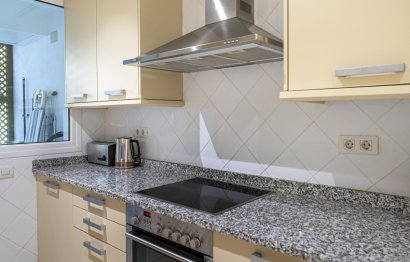 Resale - Apartment - Middle Floor Apartment - Estepona - Estepona Centro