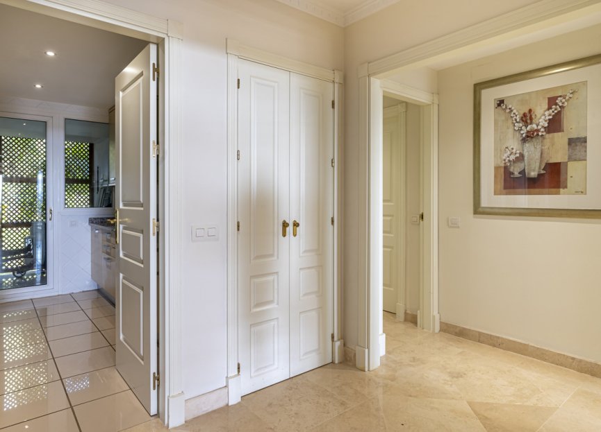 Resale - Apartment - Middle Floor Apartment - Estepona - Estepona Centro