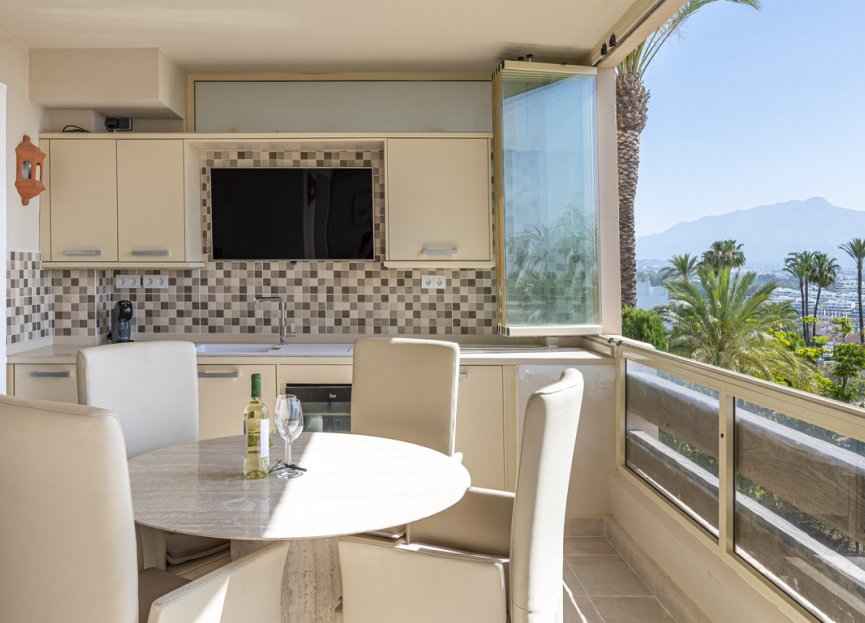 Resale - Apartment - Middle Floor Apartment - Estepona - Estepona Centro
